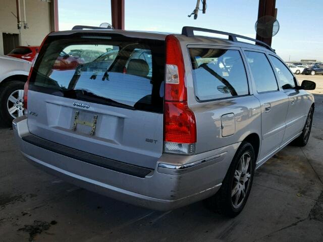 YV1SW592352519770 - 2005 VOLVO V70 FWD SILVER photo 4