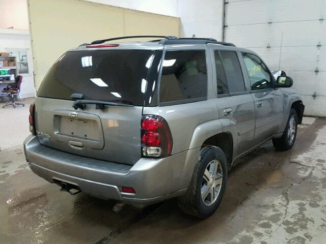 1GNDT13S182162092 - 2008 CHEVROLET TRAILBLAZE SILVER photo 4