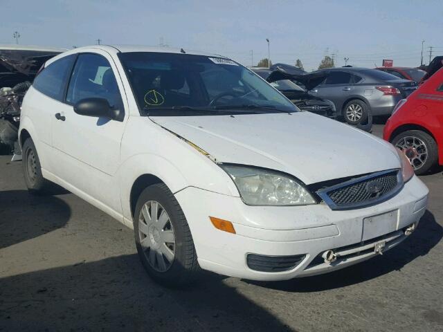 3FAFP31N95R148825 - 2005 FORD FOCUS ZX3 WHITE photo 1