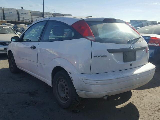 3FAFP31N95R148825 - 2005 FORD FOCUS ZX3 WHITE photo 3