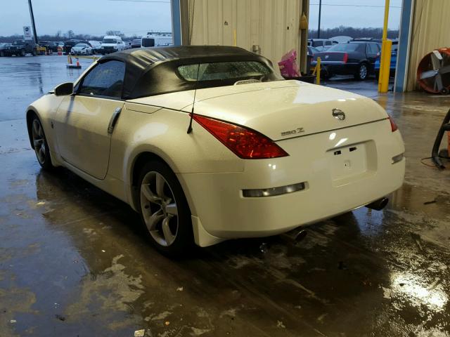 JN1BZ36AX7M650430 - 2007 NISSAN 350Z ROADS WHITE photo 3