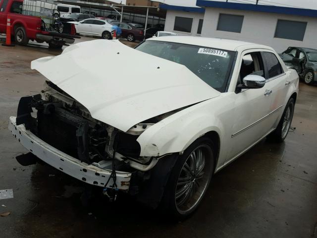 2C3CA4CD3AH203823 - 2010 CHRYSLER 300 TOURIN WHITE photo 2