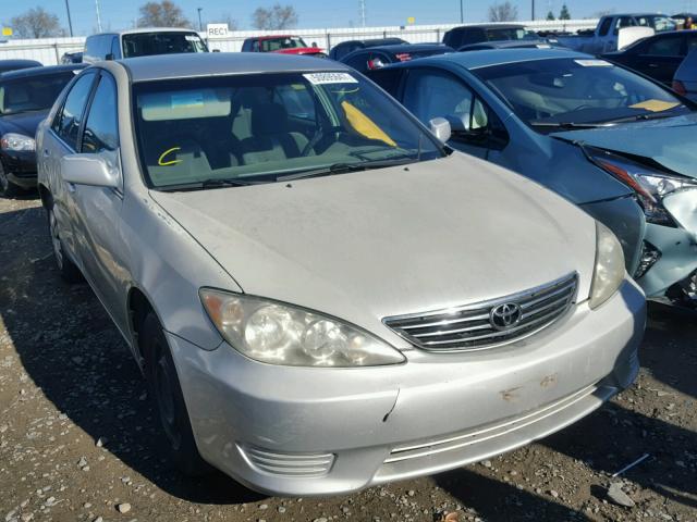 4T1BE32K15U508466 - 2005 TOYOTA CAMRY LE SILVER photo 1