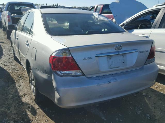 4T1BE32K15U508466 - 2005 TOYOTA CAMRY LE 银色 照片 3