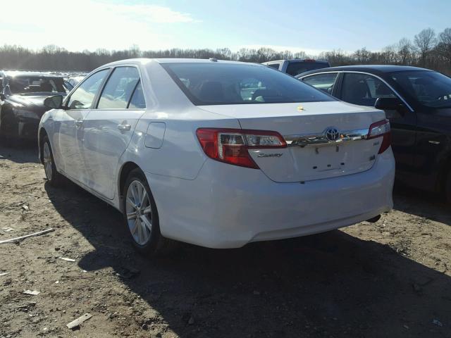 4T1BD1FK5DU075444 - 2013 TOYOTA CAMRY HYBR WHITE photo 3