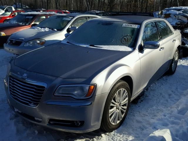 2C3CCAKT5EH173442 - 2014 CHRYSLER 300C SILVER photo 2