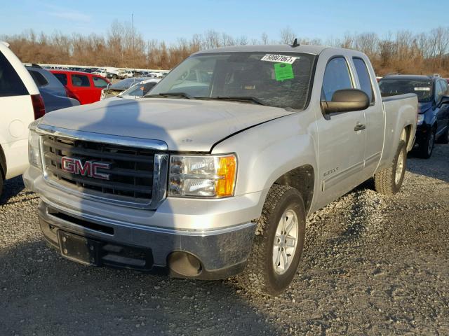 1GTSCVE02AZ288638 - 2010 GMC SIERRA C15 SILVER photo 2