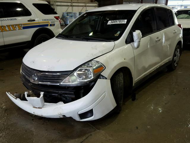 3N1BC13E57L446061 - 2007 NISSAN VERSA S WHITE photo 2