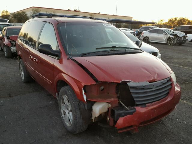 2A4GP44R17R330816 - 2007 CHRYSLER TOWN & COU RED photo 1