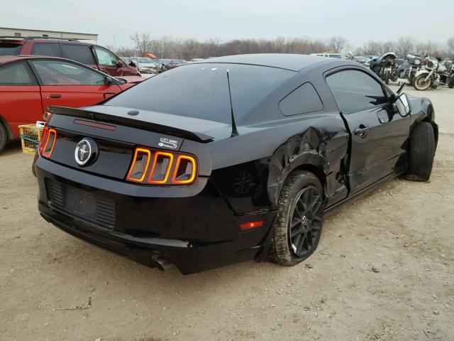 1ZVBP8AM7D5224067 - 2013 FORD MUSTANG BLACK photo 4