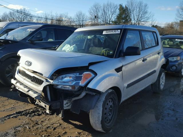 KNDJT2A15B7332606 - 2011 KIA SOUL SILVER photo 2