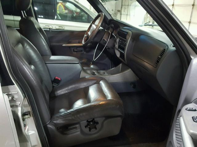 1FMZU77E42UD39003 - 2002 FORD EXPLORER S SILVER photo 5