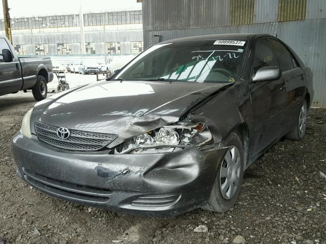 4T1BE32K13U753944 - 2003 TOYOTA CAMRY LE CHARCOAL photo 2