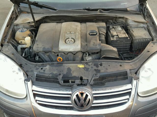 WVWBB71K09W115946 - 2009 VOLKSWAGEN RABBIT GRAY photo 7