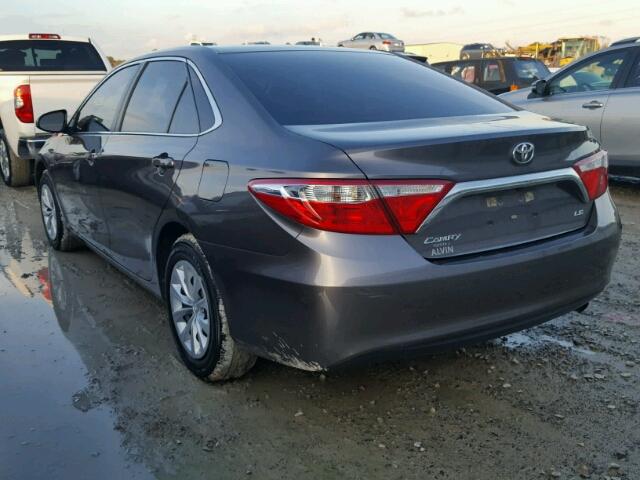 4T4BF1FK3FR500033 - 2015 TOYOTA CAMRY LE ნაცრისფერი ფოტო 3