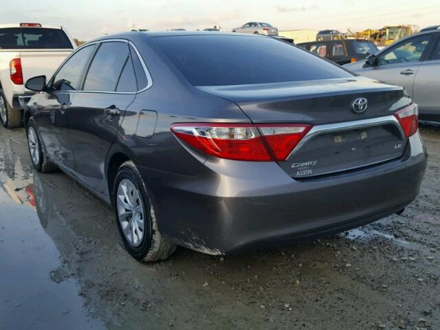 4T4BF1FK3FR500033 - 2015 TOYOTA CAMRY LE GRAY photo 3