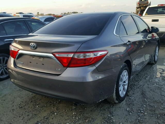 4T4BF1FK3FR500033 - 2015 TOYOTA CAMRY LE GRAY photo 4