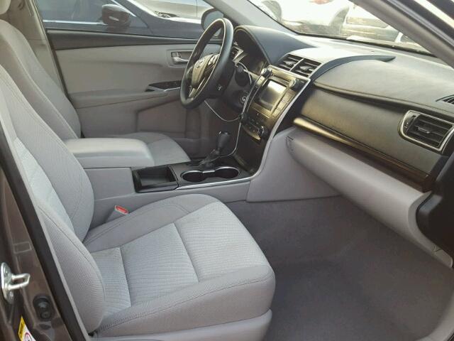 4T4BF1FK3FR500033 - 2015 TOYOTA CAMRY LE ნაცრისფერი ფოტო 5