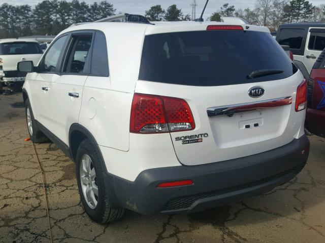 5XYKT3A18BG176784 - 2011 KIA SORENTO BA WHITE photo 3