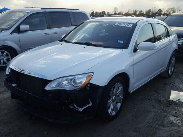 1C3CCBAB8DN647971 - 2013 CHRYSLER 200 LX WHITE photo 2