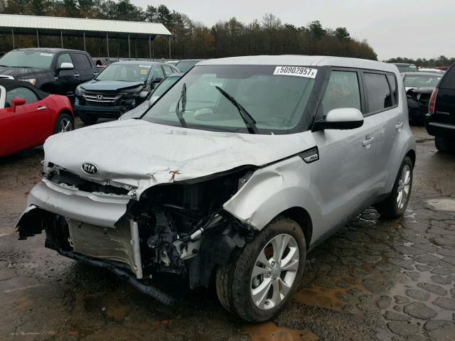 KNDJP3A53F7798862 - 2015 KIA SOUL + SILVER photo 2