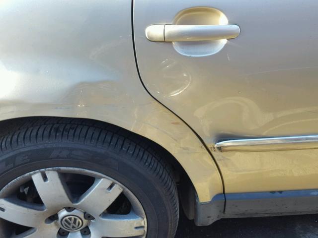 WVWWH63B52E001038 - 2002 VOLKSWAGEN PASSAT GLX 金色 照片 9