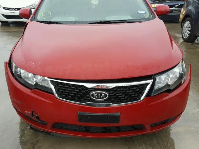 KNAFU4A2XD5732714 - 2013 KIA FORTE EX RED photo 9