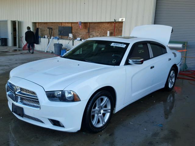 2B3CL3CGXBH591467 - 2011 DODGE CHARGER WHITE photo 2