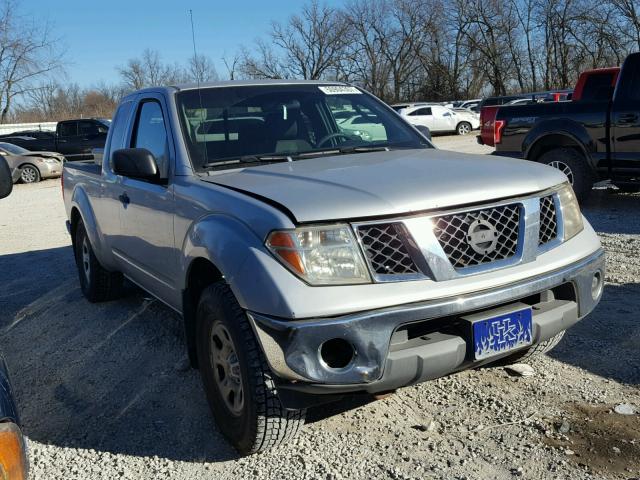 1N6AD06W15C461621 - 2005 NISSAN FRONTIER K SILVER photo 1