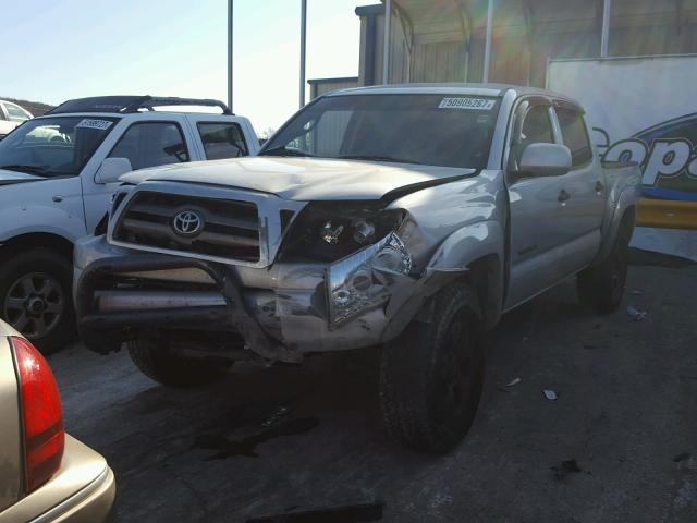 3TMJU62N37M032789 - 2007 TOYOTA TACOMA DOU SILVER photo 2