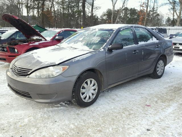 4T1BE32K45U637110 - 2005 TOYOTA CAMRY LE GRAY photo 2