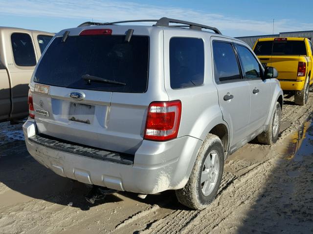 1FMCU03769KC25157 - 2009 FORD ESCAPE XLT WHITE photo 4