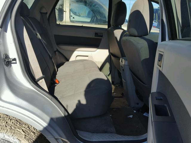 1FMCU03769KC25157 - 2009 FORD ESCAPE XLT WHITE photo 6