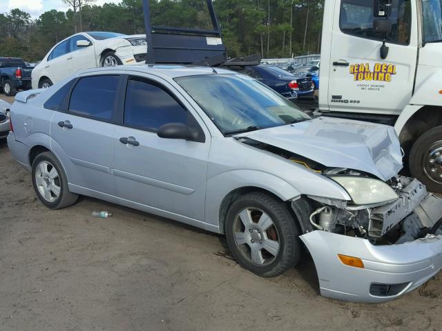 1FAHP34N46W214409 - 2006 FORD FOCUS ZX4 SILVER photo 1