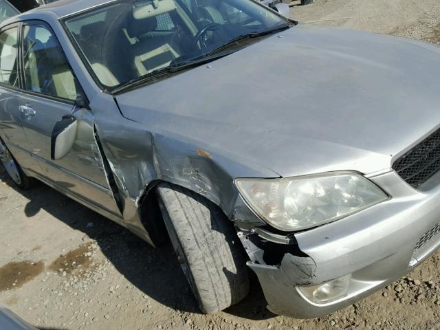 JTHBD192630073724 - 2003 LEXUS IS 300 GRAY photo 9