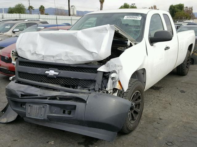 1GCRCPE06BZ127866 - 2011 CHEVROLET SILVERADO WHITE photo 2