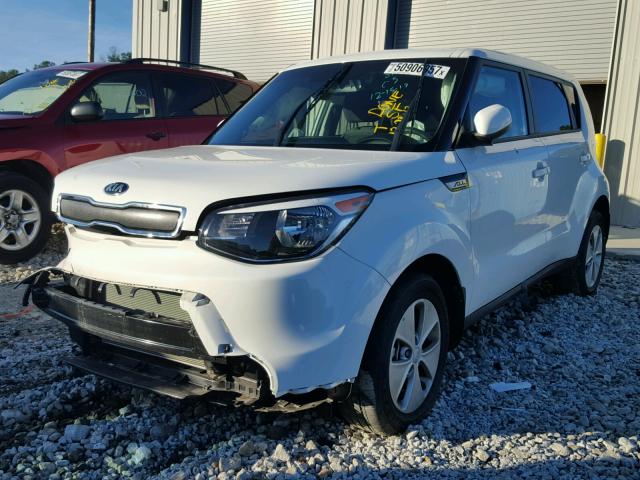 KNDJN2A28G7398111 - 2016 KIA SOUL WHITE photo 2