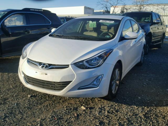 5NPDH4AE0GH661116 - 2016 HYUNDAI ELANTRA SE WHITE photo 2