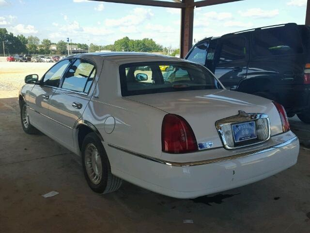 1LNHM81W8XY646337 - 1999 LINCOLN TOWN CAR E WHITE photo 3