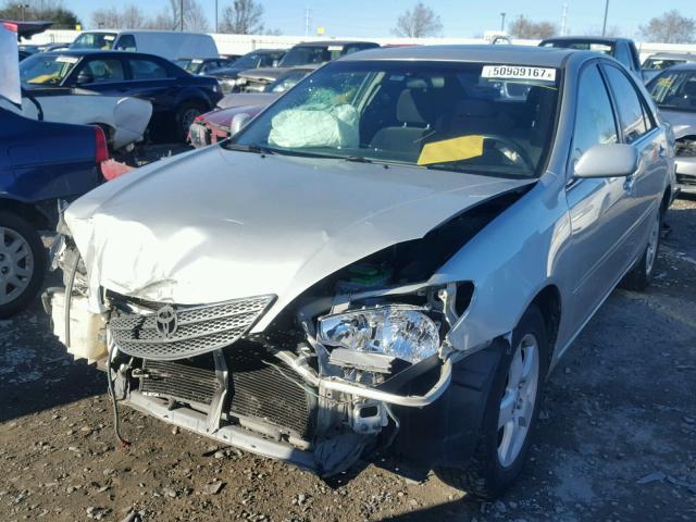 JTDBE32K620116624 - 2002 TOYOTA CAMRY LE SILVER photo 2