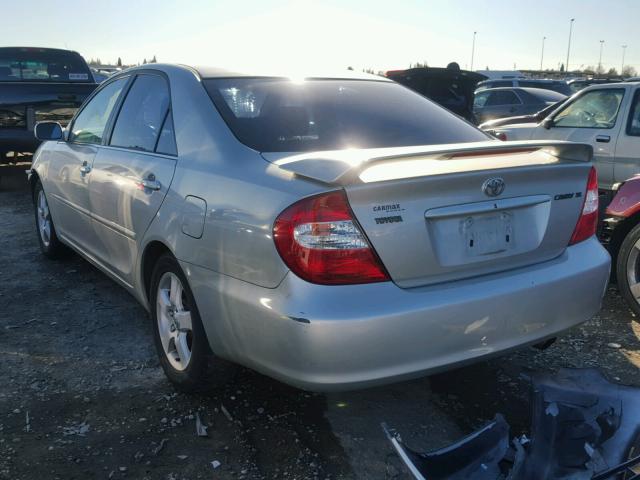 JTDBE32K620116624 - 2002 TOYOTA CAMRY LE SILVER photo 3