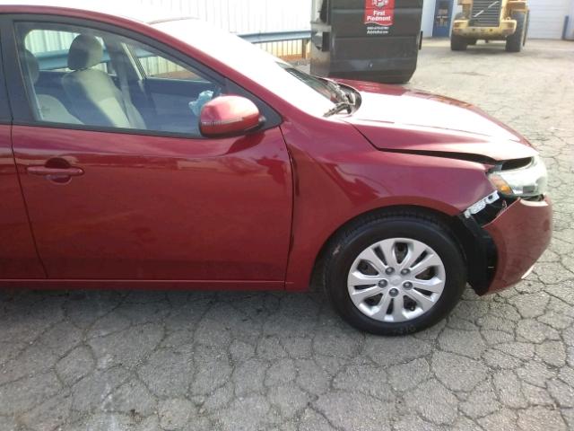 KNAFU4A24B5391808 - 2011 KIA FORTE EX RED photo 9