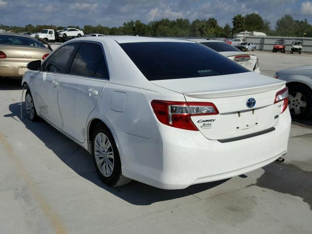 4T1BD1FK2CU057952 - 2012 TOYOTA CAMRY HYBR WHITE photo 3