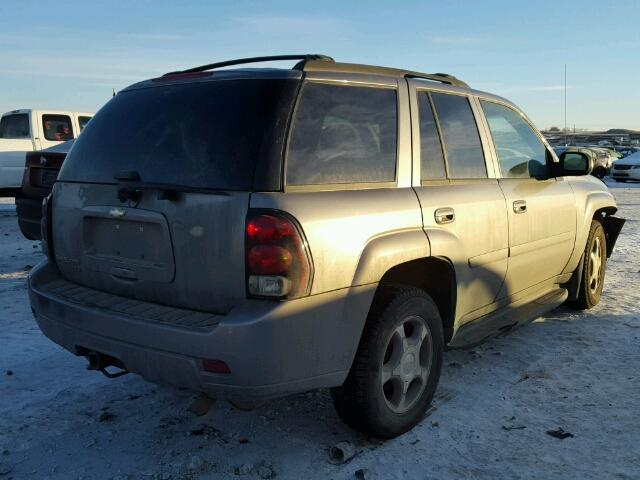 1GNDT13S682150259 - 2008 CHEVROLET TRAILBLAZE GRAY photo 4