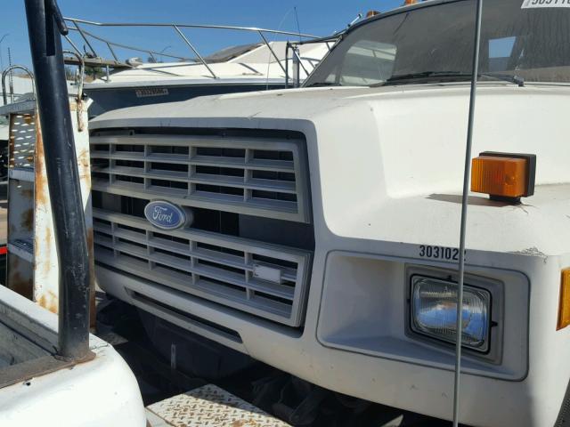 1FDMF60J9PVA33115 - 1993 FORD F600 WHITE photo 7