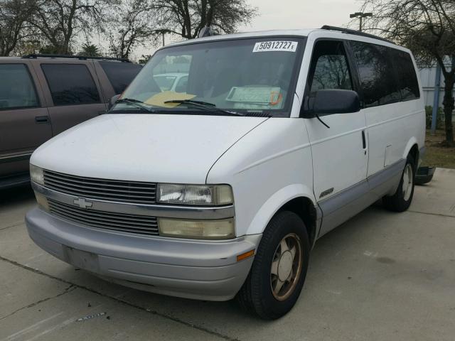 1GNDM19W8WB168511 - 1998 CHEVROLET ASTRO WHITE photo 2