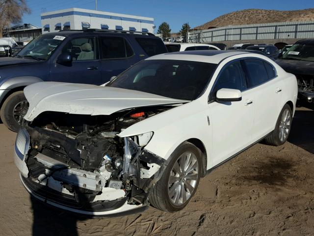 1LNHL9FT4DG601372 - 2013 LINCOLN MKS WHITE photo 2