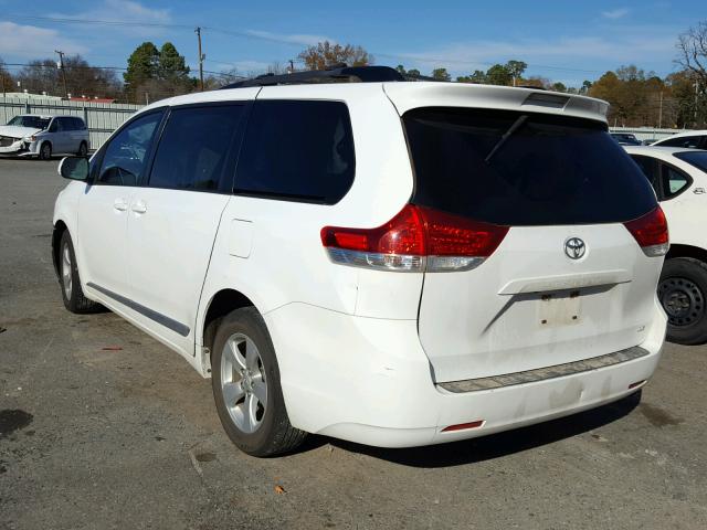 5TDKK3DC8CS206449 - 2012 TOYOTA SIENNA LE WHITE photo 3