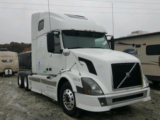 4V4NC9TJ75N370690 - 2005 VOLVO VN VNL WHITE photo 1