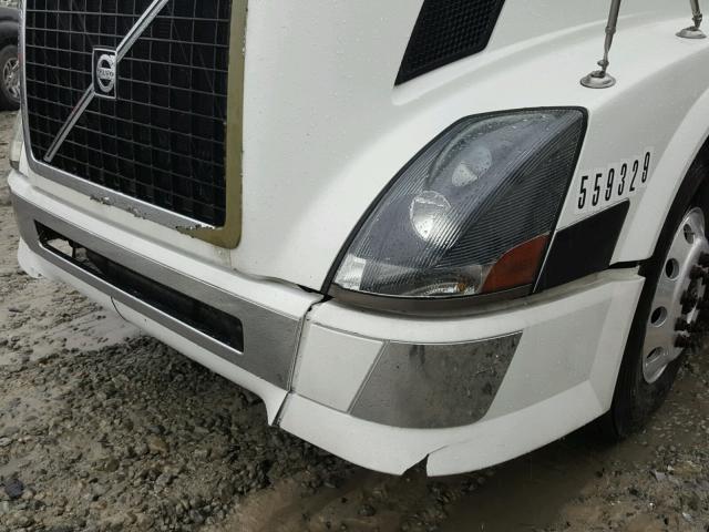 4V4NC9TJ75N370690 - 2005 VOLVO VN VNL WHITE photo 9